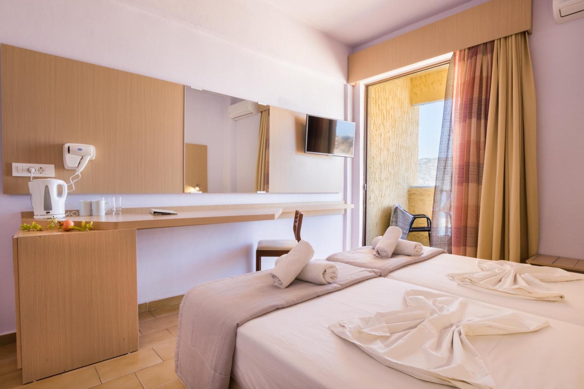 Atlantis Hotel Karpathos Bagian luar foto